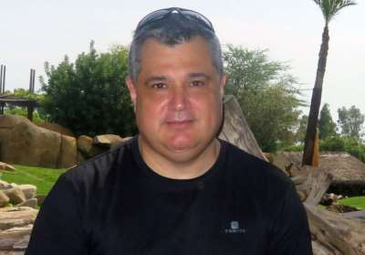 El escritor de Puerto de Sagunto, Javier Arnau