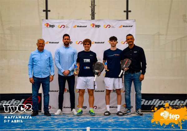 El deportista local Hugo Caparrós logra la victoria en un torneo nacional de pádel